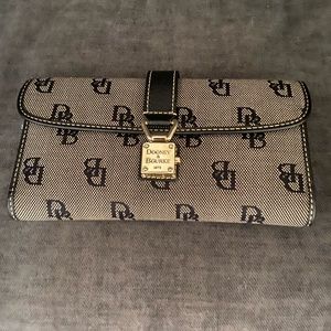 Dooney & Bourke wallet